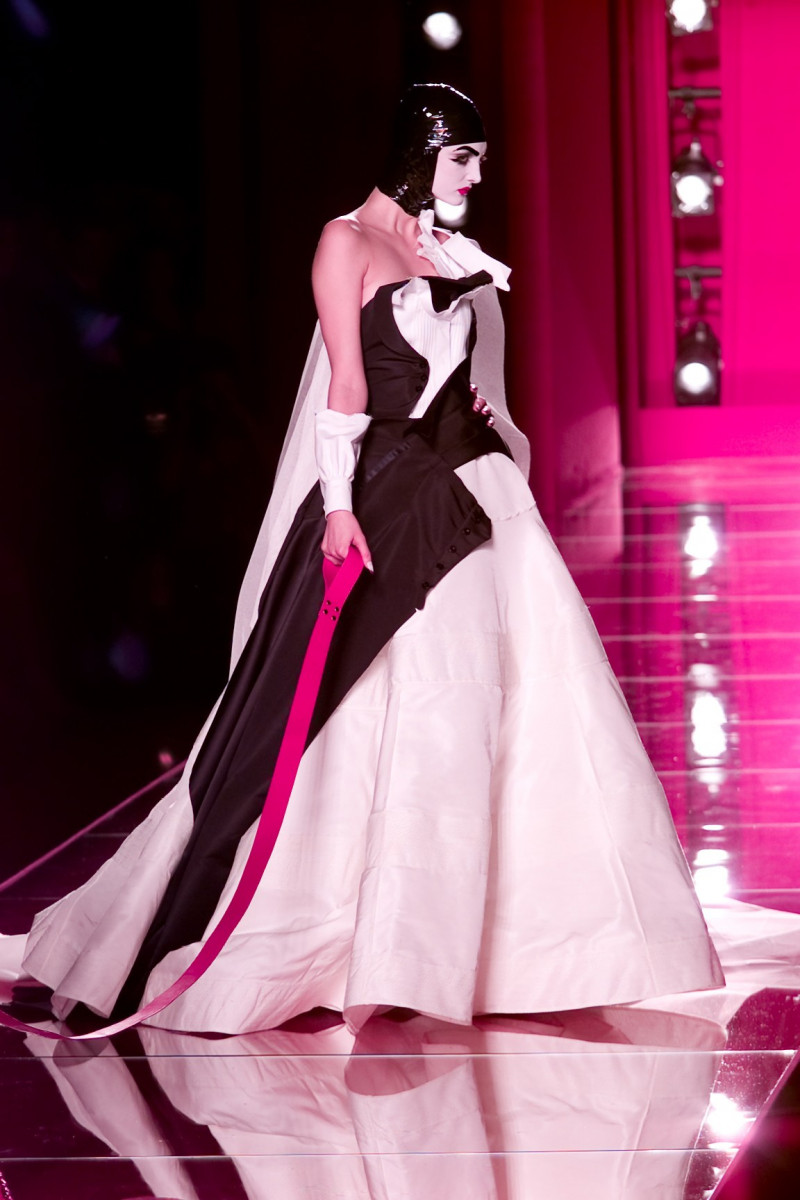 CHRISTIAN-DIOR-FALL-2000-HC-59.jpg