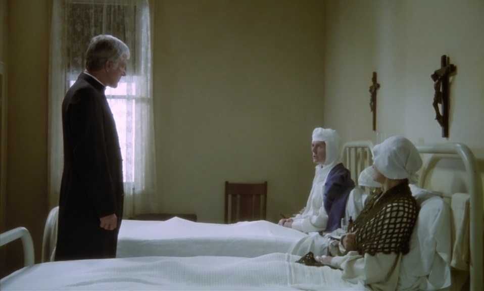 И спотыкается бегущий.1979.BDRip AVC msltel.mkv_snapshot_00.49.42.081.jpg