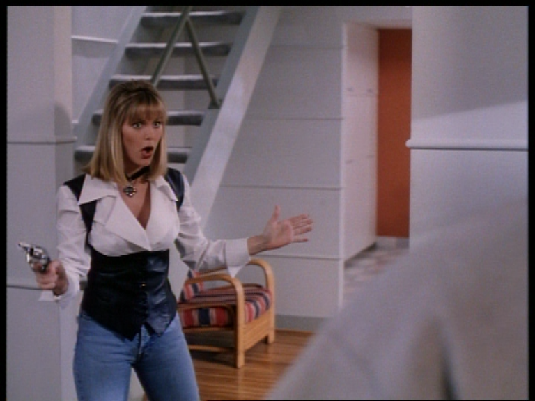 Tough and Deadly (1995) (Uncut) [DVDRemux].mkv_snapshot_01.03.18.600.png