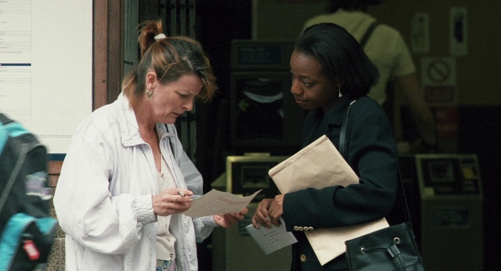 Тайны и ложь.1996.BDRip AVC msltel.mkv_snapshot_01.10.32.629.jpg