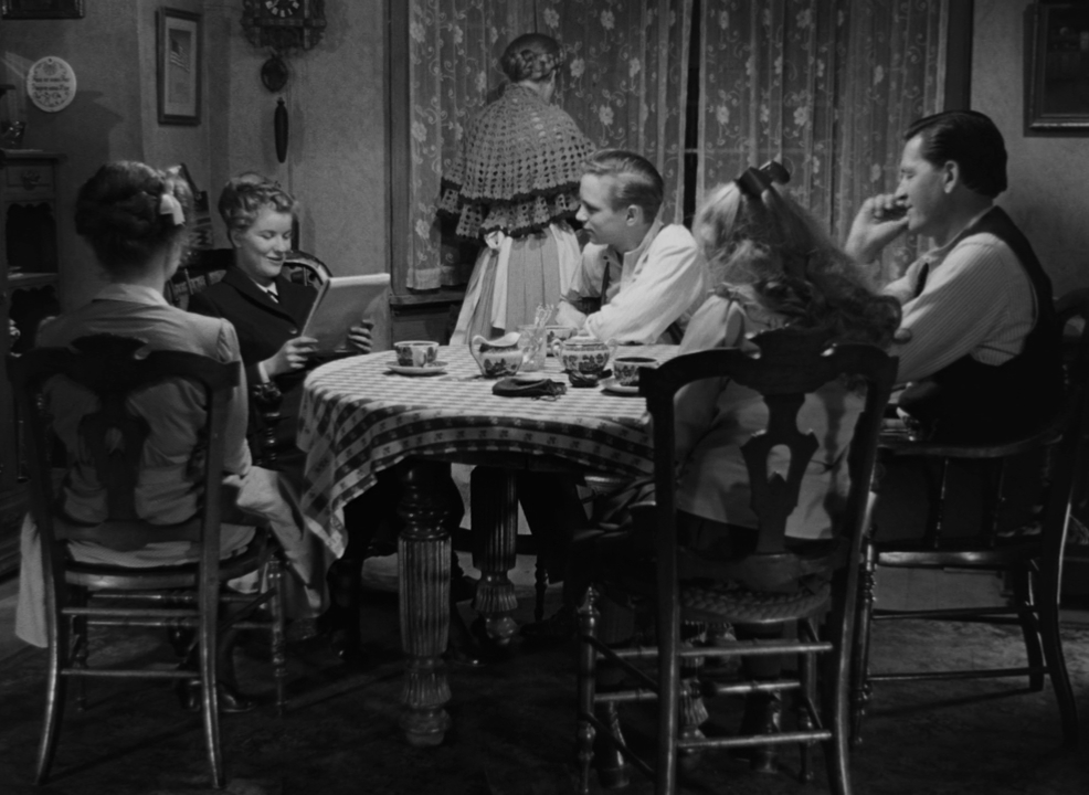 Я помню маму.1948.BDRip 720p msltel.mkv_snapshot_02.13.02.169.jpg