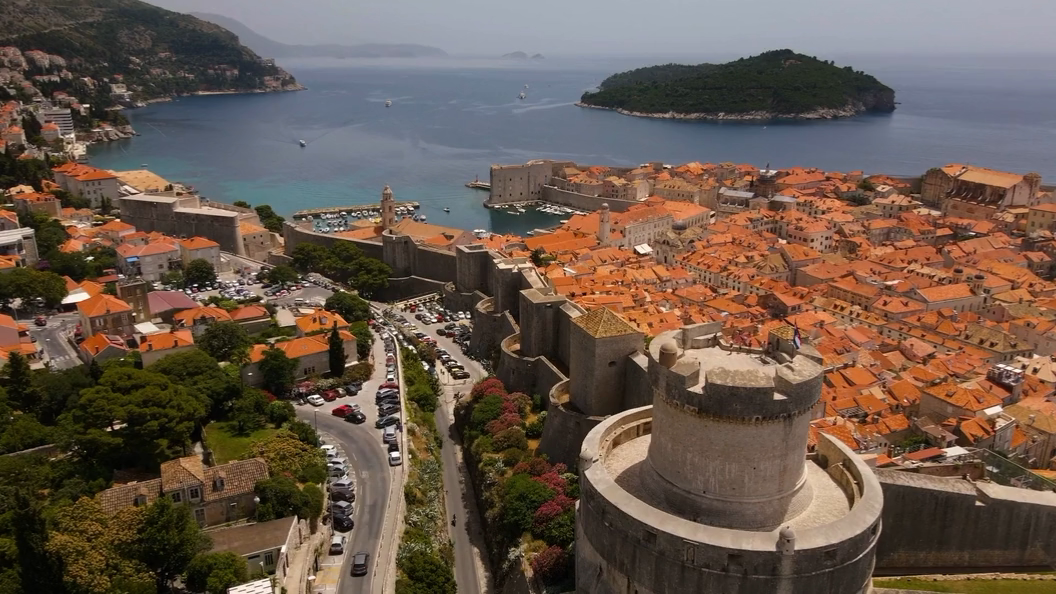 Судьбоносное опоздание (2026) WEB-DLRip-AVC_ivanes.mkv_20260212_121712.806.png