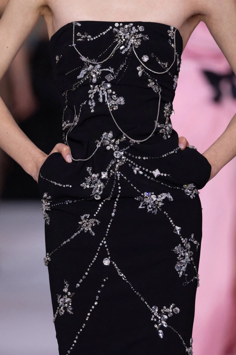 00004-celia-kritharioti-spring-2025-couture-details-credit-brand.webp