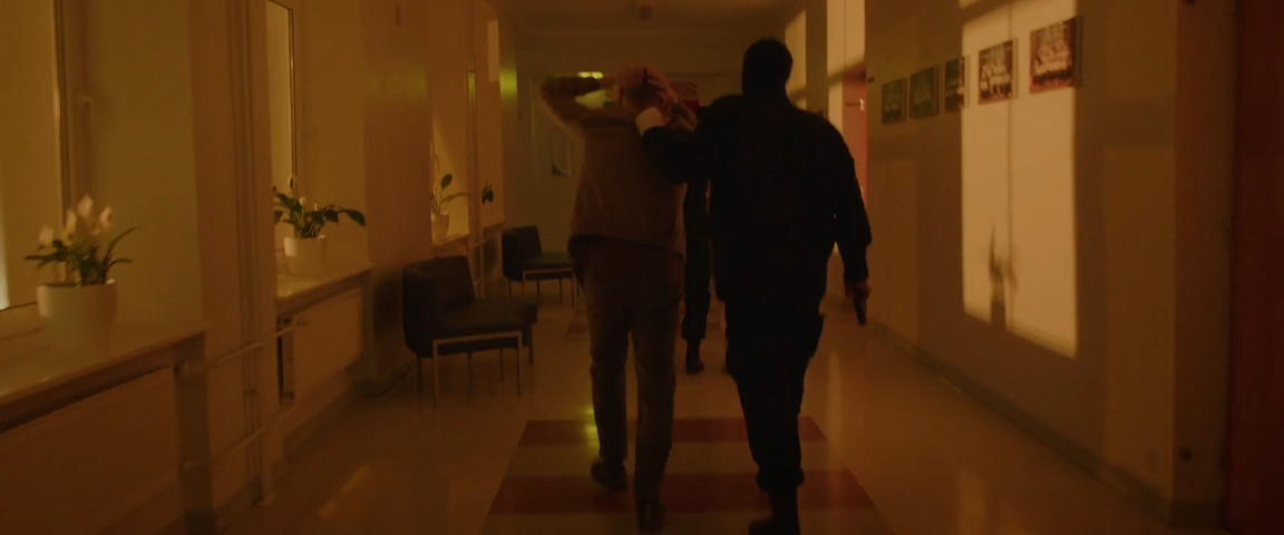 Minsk [2022(2021)]_WEB-DLRip-AVC_.mkv_snapshot_00.44.28.850.png