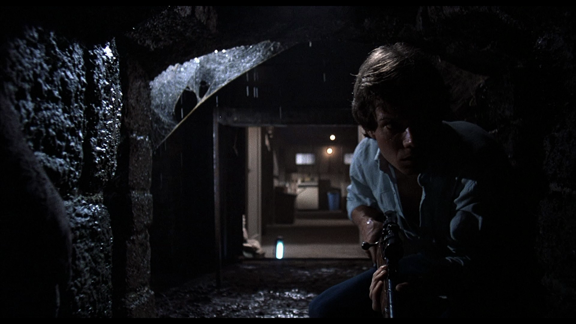 Amityville.II_The.Possession.1982.Shout.Factory.BDRemux.1080p.mkv_20260226_091618.376.png