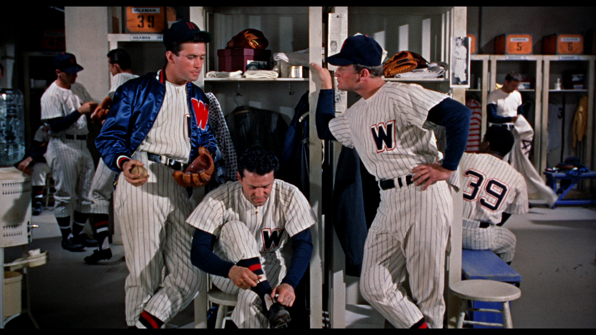 Damn.Yankees.1958.BDRemux.1080p.mkv_snapshot_00.16.42.572.png