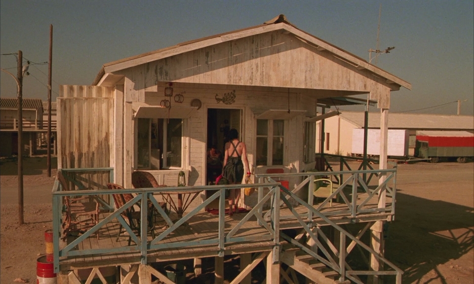 37.2 утром.1986.BDRip AVC msltel.mkv_snapshot_00.05.50.512.jpg