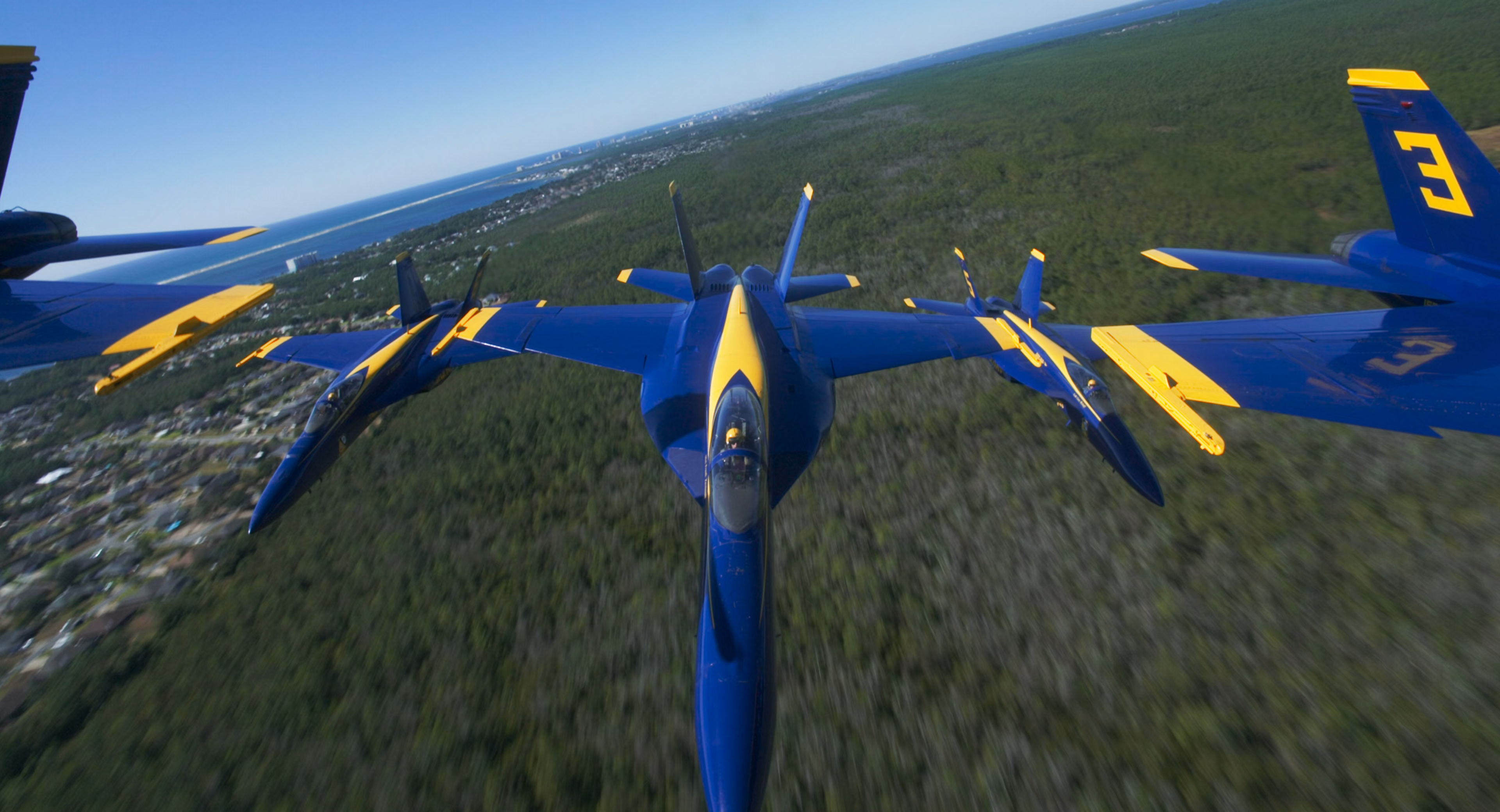 The Blue Angels (2024) 2160p WEB-DL H265.mkv_snapshot_00.07.42.000.png
