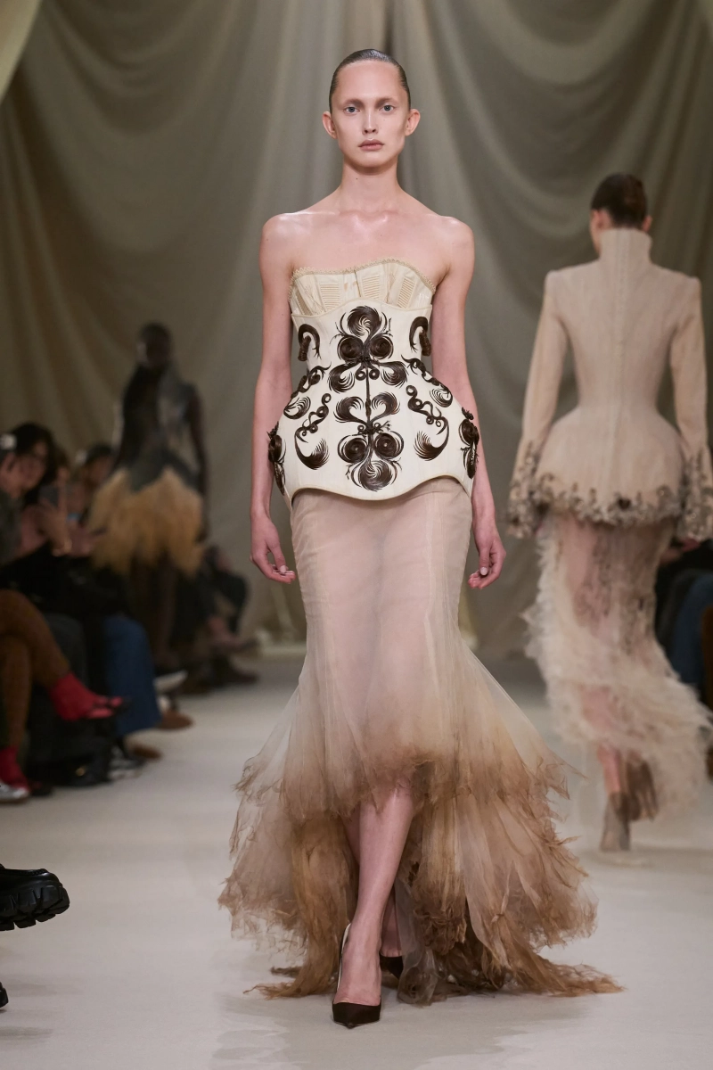 00005-ashi-studio-spring-2026-couture-credit-gorunway.webp