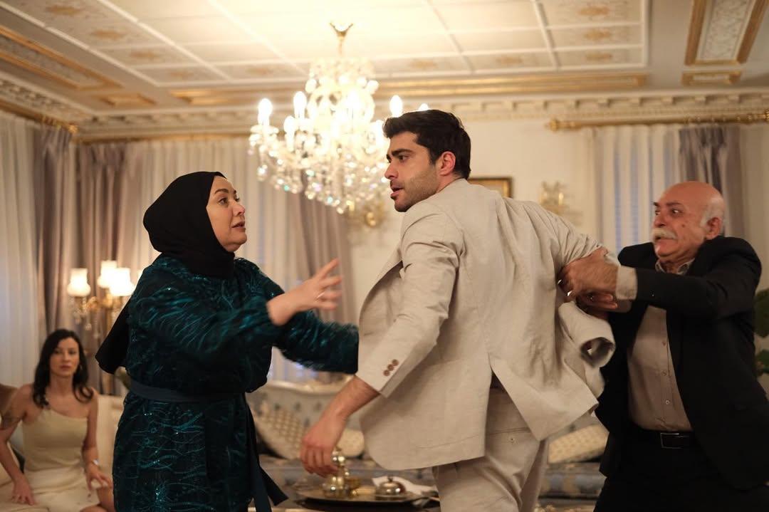 Турецкий актер Доукан Гюнгёр покинул сериал «Клюквенный шербет» после задержания