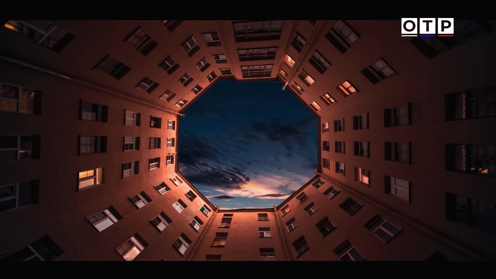 Гимн.Великому.Городу.2016.HDTV.1080i-ylnian.mkv_snapshot_33.20.052.png