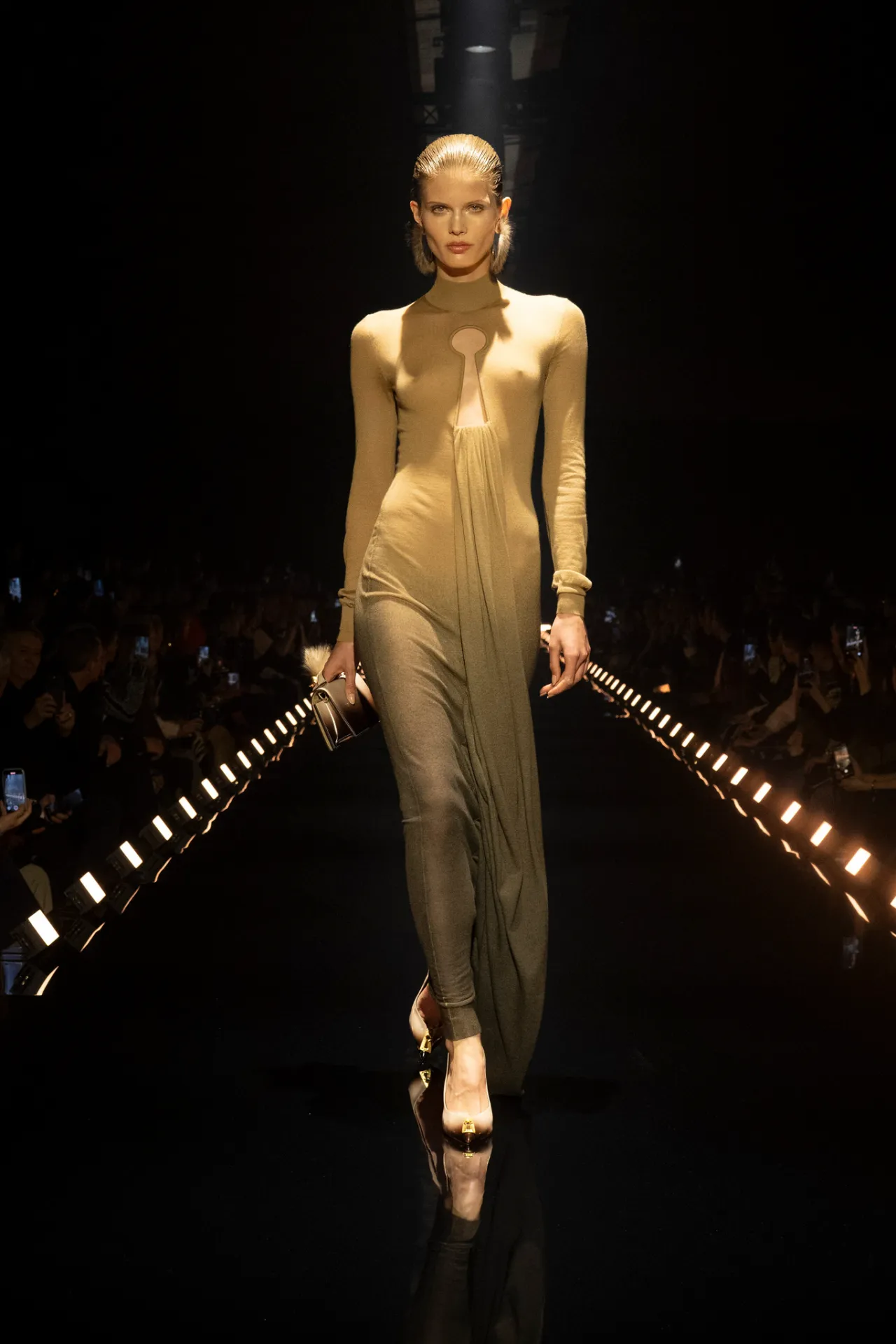 schiaparelli-fall-2026-rtw-pfw-r-ctsy-007.webp