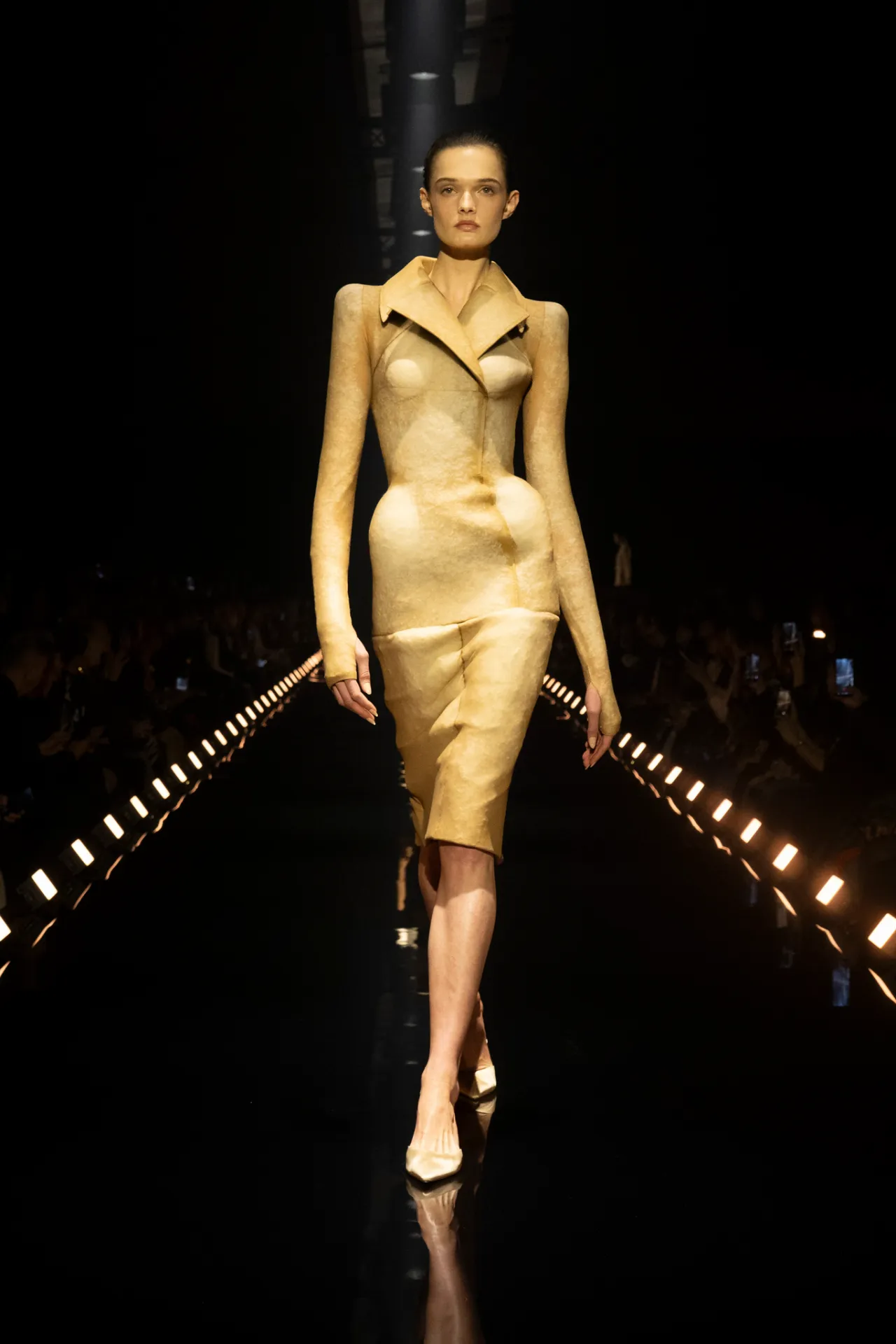 schiaparelli-fall-2026-rtw-pfw-r-ctsy-009.webp