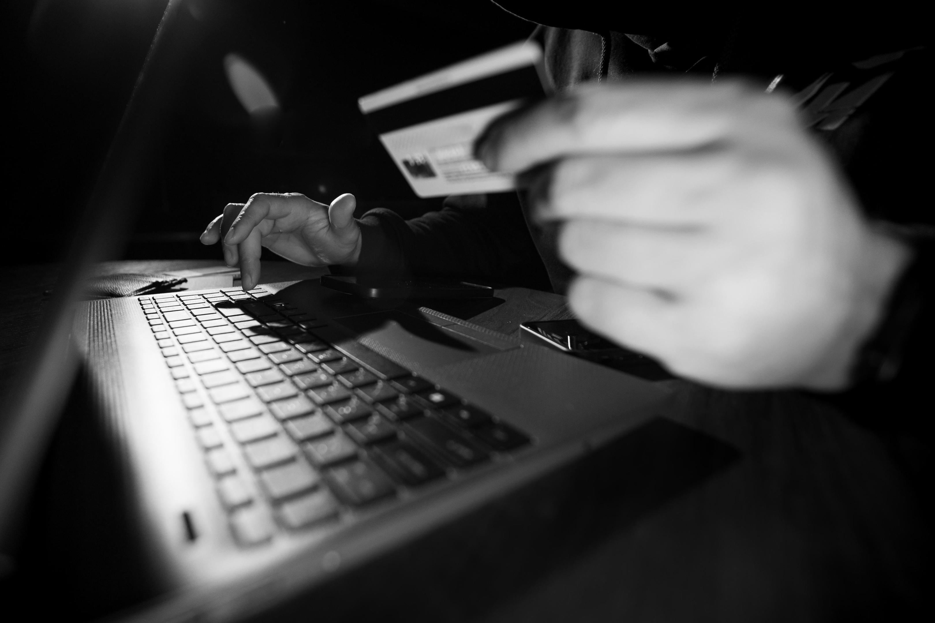 Пермяки используют кредитки для переводов, рискуя блокировками