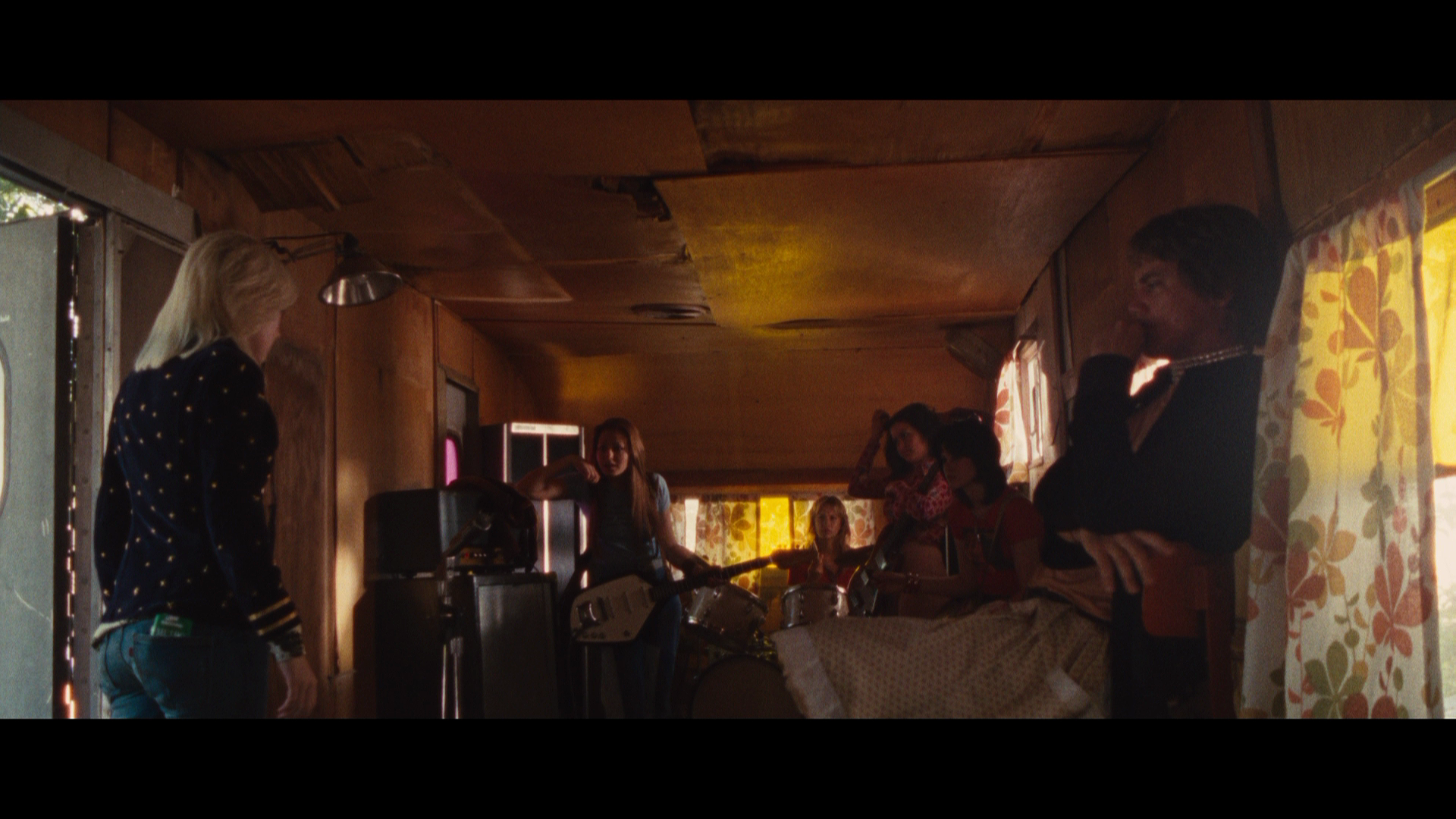 The.Runaways.2010.Sony.Pictures.BDRemux.1080p.mkv_20260419_133905.642.png