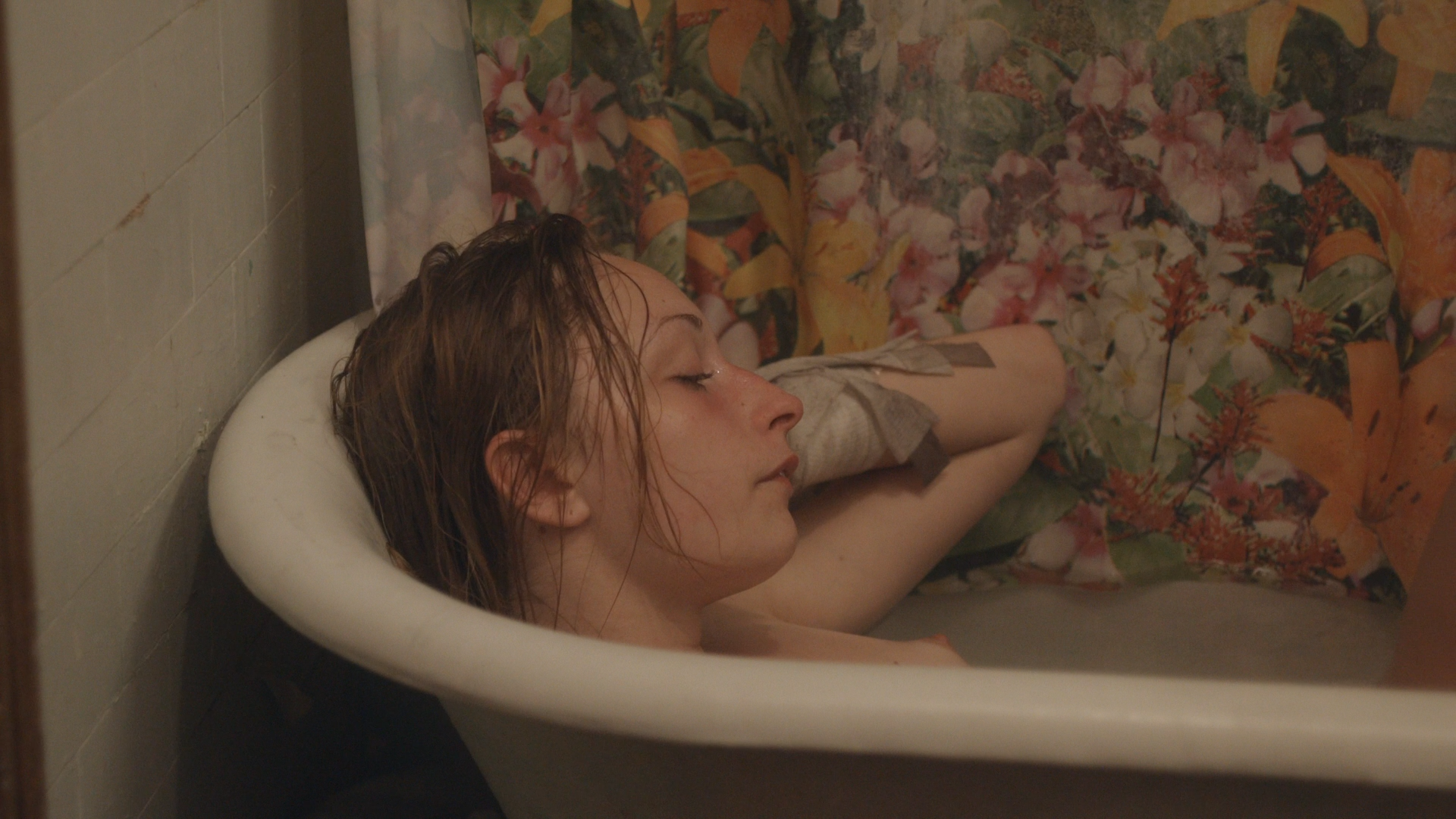 Heaven.Knows.What.2014.BDRemux.1080p.mkv_snapshot_01.07.46.272.png