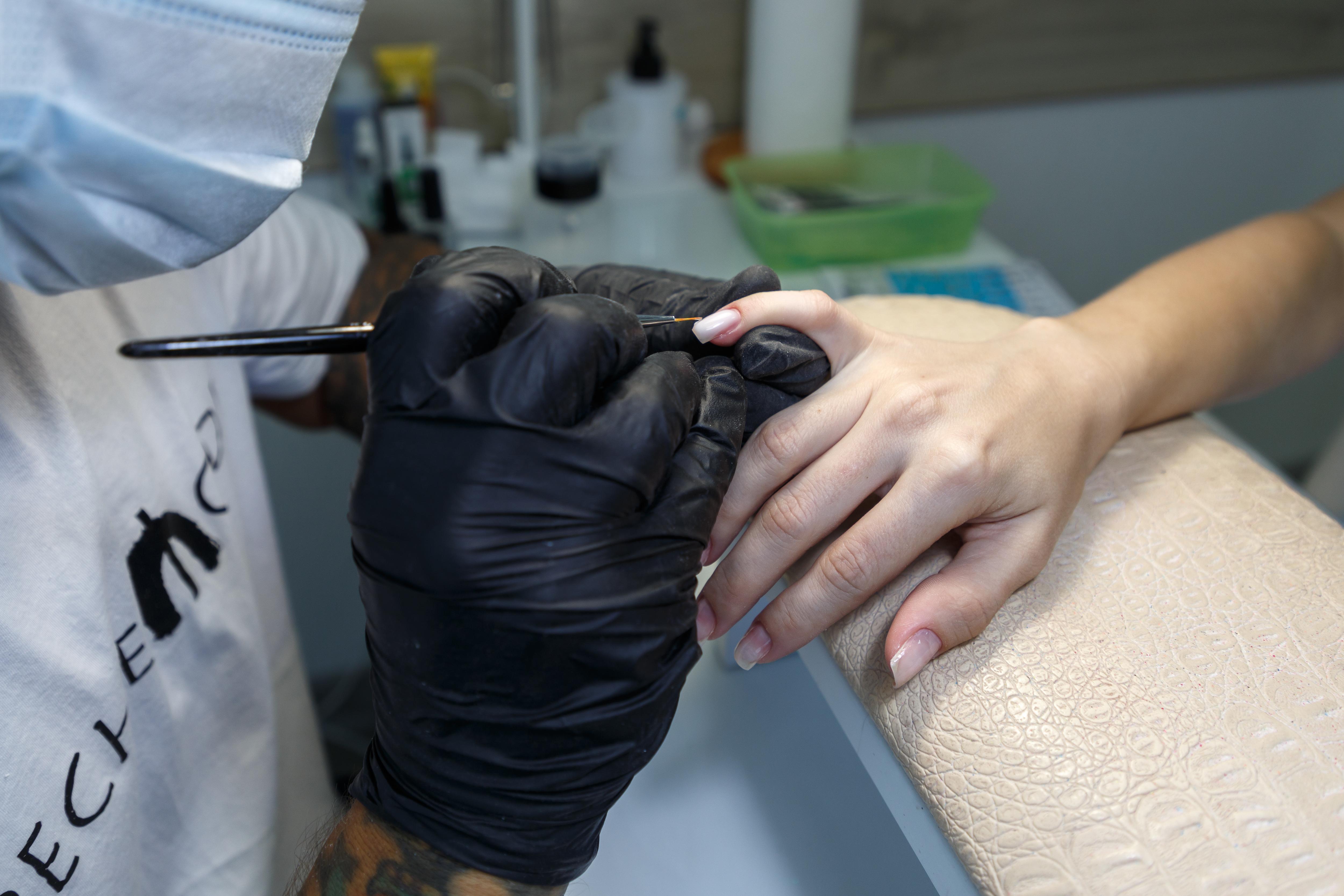 Тренды маникюра весны 2026: длинные ногти в элегантном исполнении