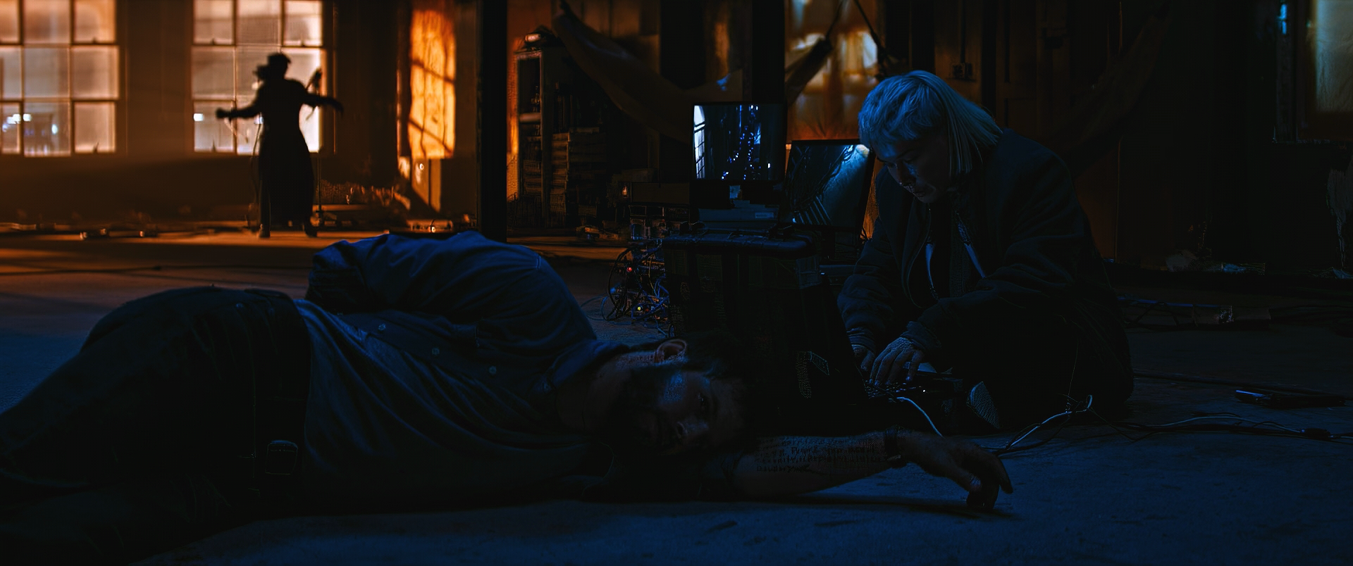 Апгрейд (2018) (RUS) (AV1) (AI).mkv_010457.542.png
