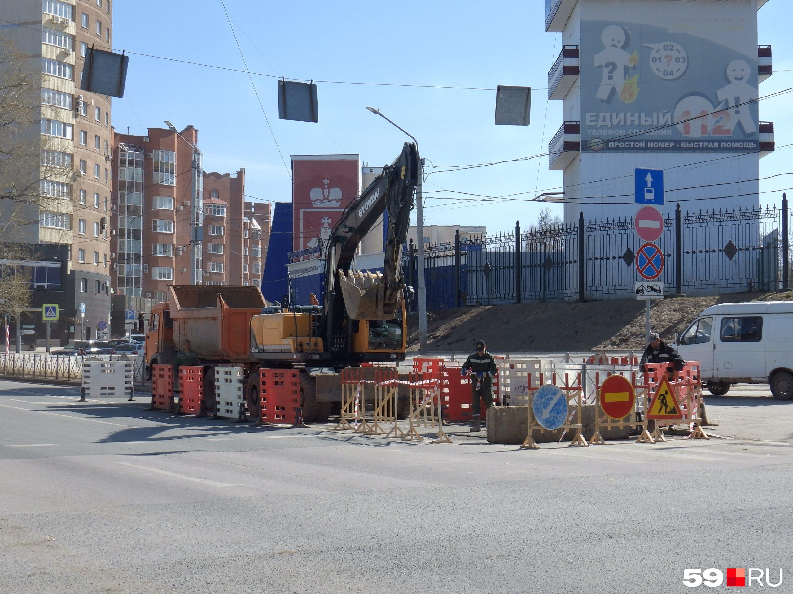 Проблемы с асфальтом на улице Пушкина: автобусы продолжают объезд