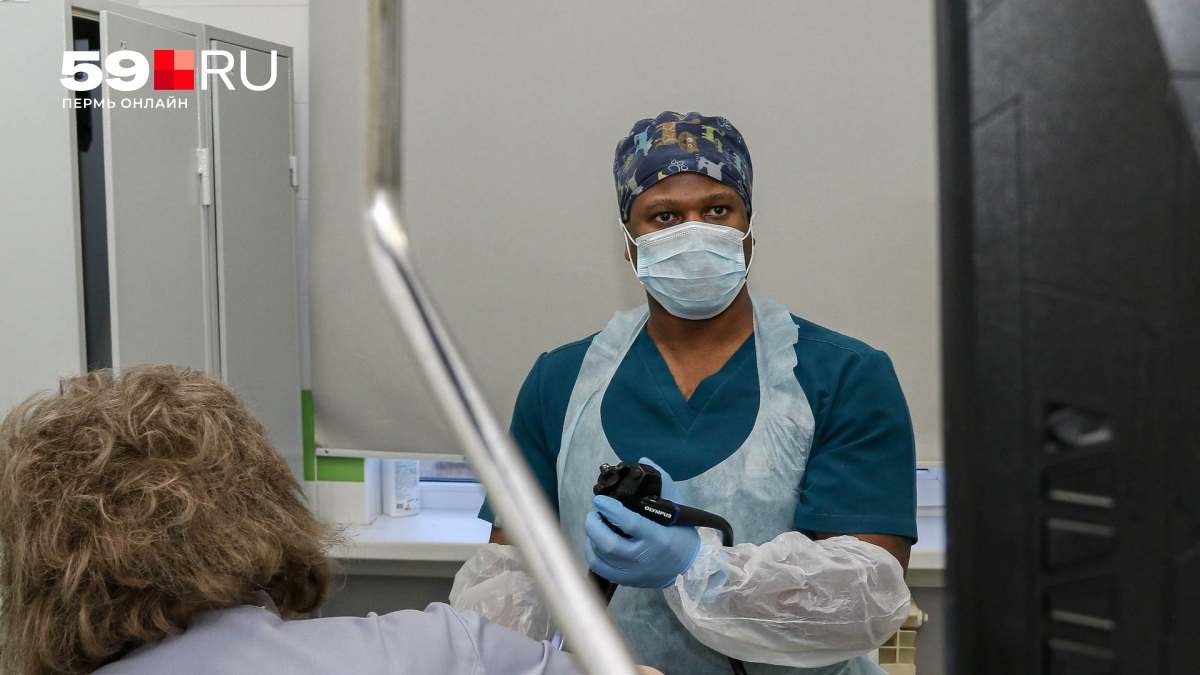 Доктор из Зимбабве: как Уоллес лечит пациентов в России