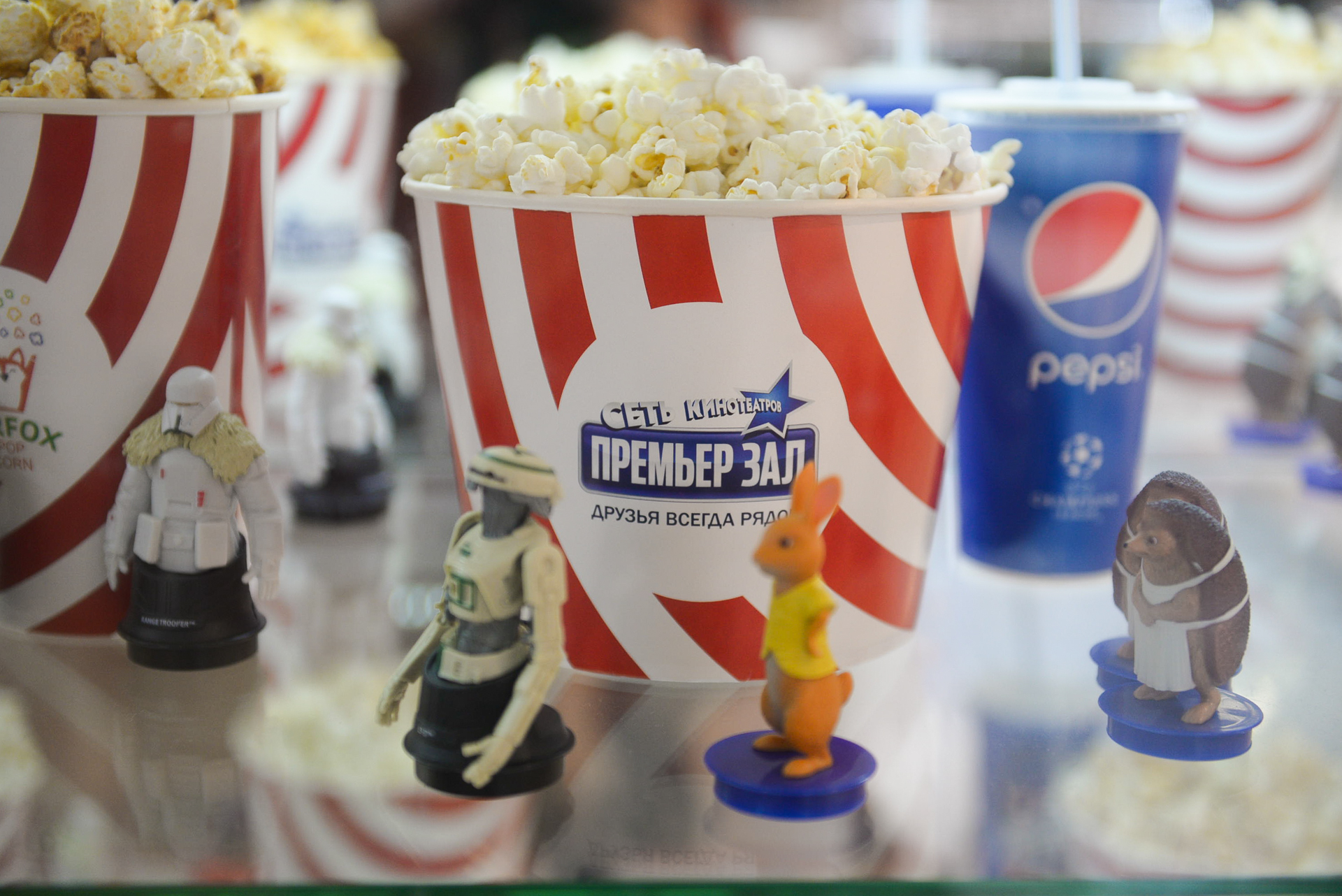 Кинотеатры России переходят на 'чистый' прокат: зарубежные фильмы не в расписании