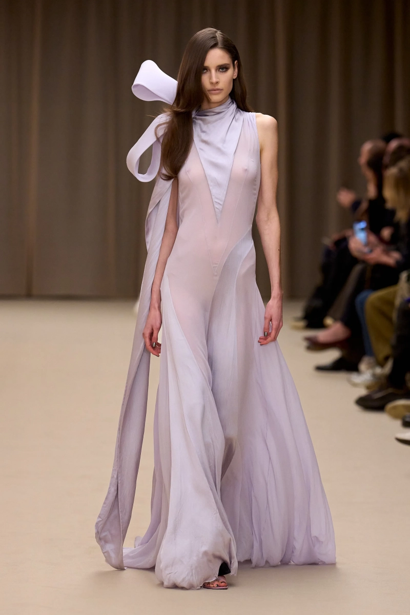 00035-mcqueen-fall-2026-ready-to-wear-credit-gorunway.webp