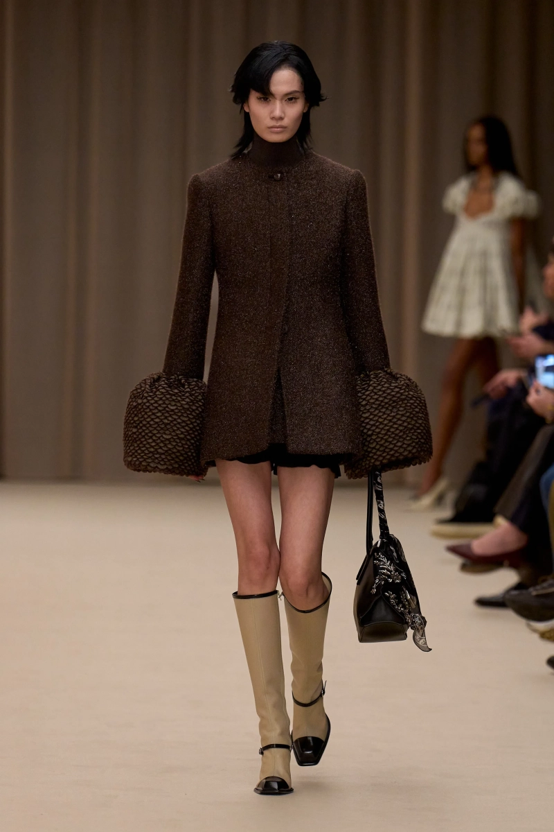 00019-mcqueen-fall-2026-ready-to-wear-credit-gorunway.webp
