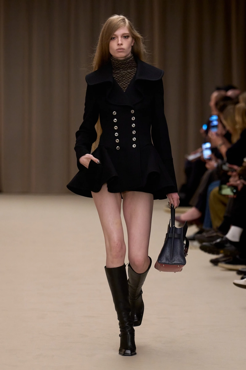 00003-mcqueen-fall-2026-ready-to-wear-credit-gorunway.webp