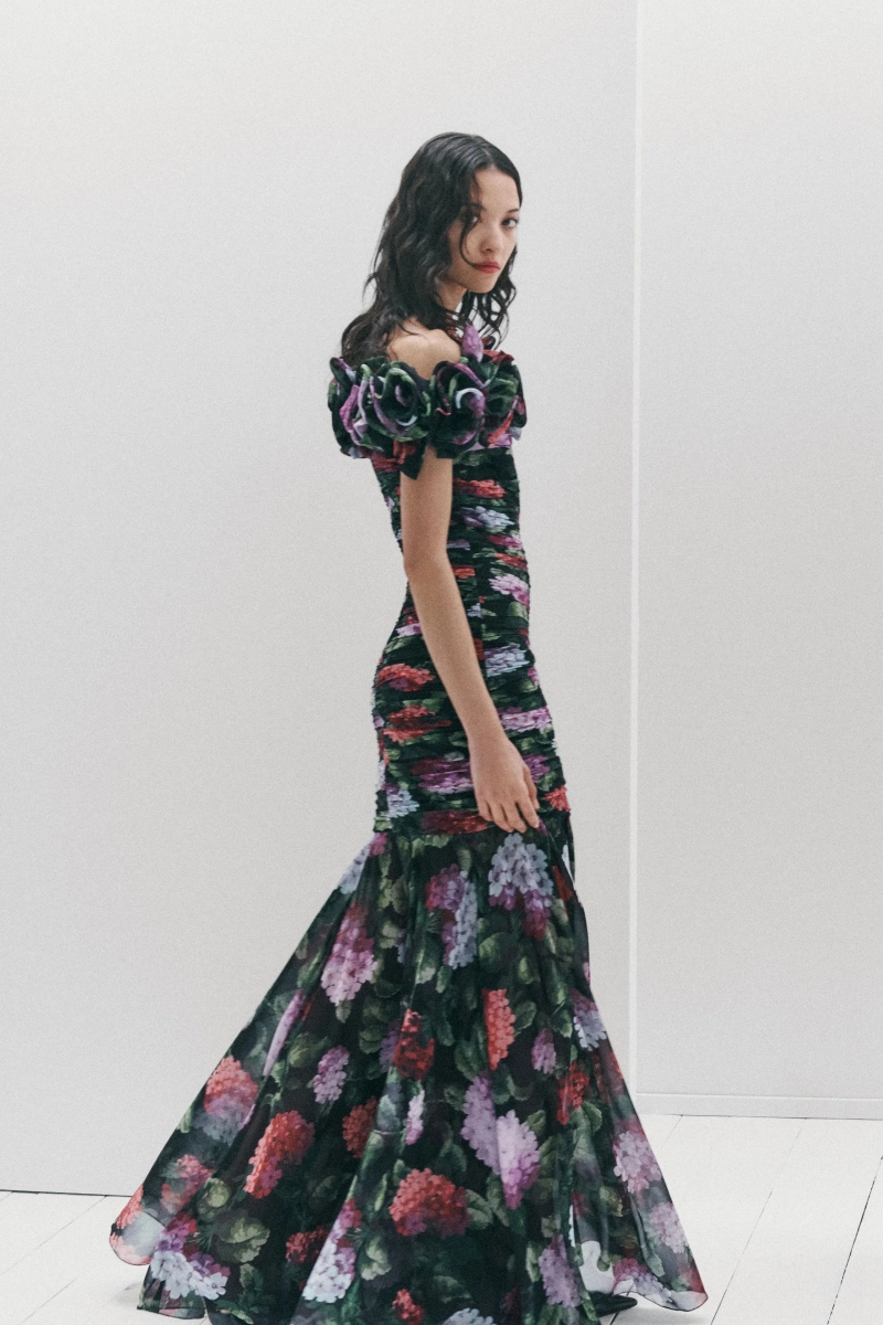 00029-carolina-herrera-prefall-2026-credit-brand.webp