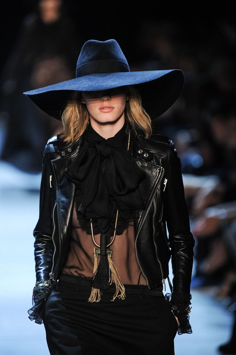 saint_laurent_wss13_058-resp2400v.jpg