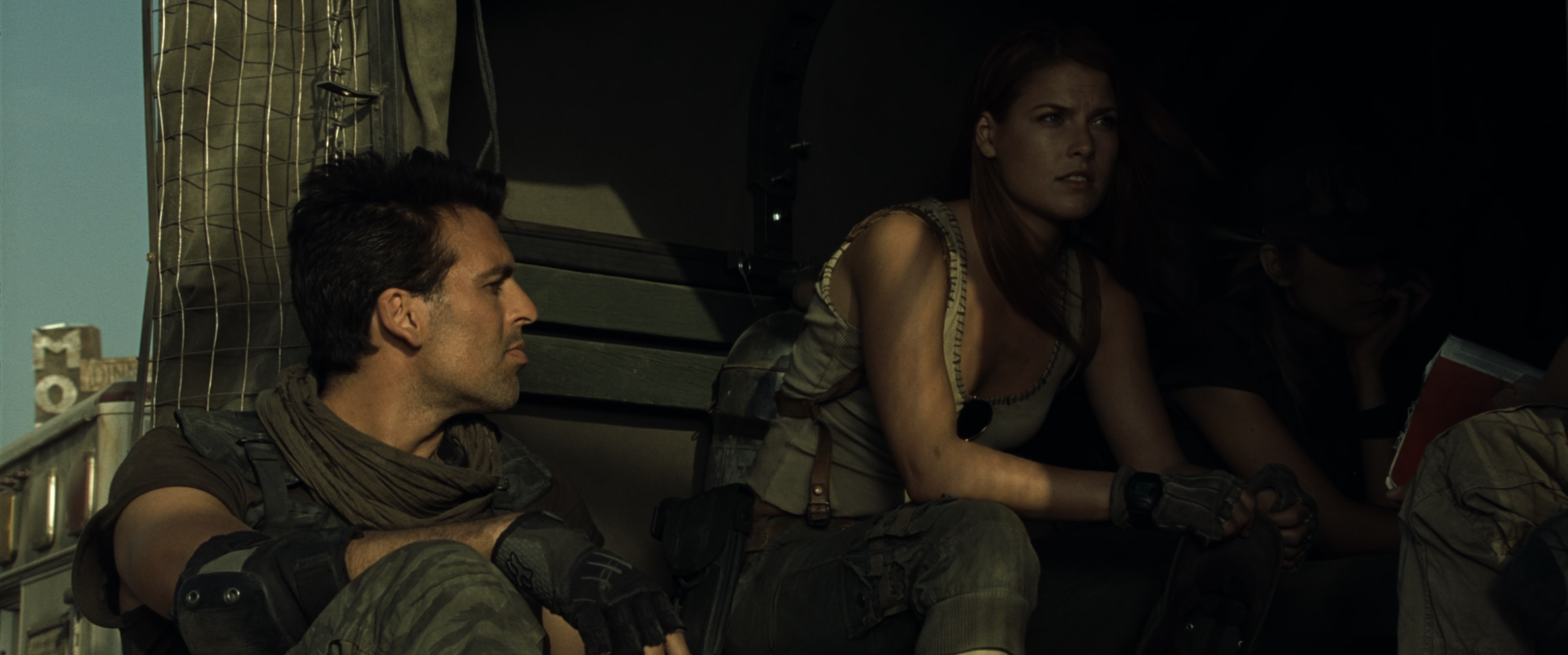 Resident Evil Extinction (2007) BDRip 2160p-NVENC 10 bit [HDR].mkv_snapshot_00.49.42.980.jpg