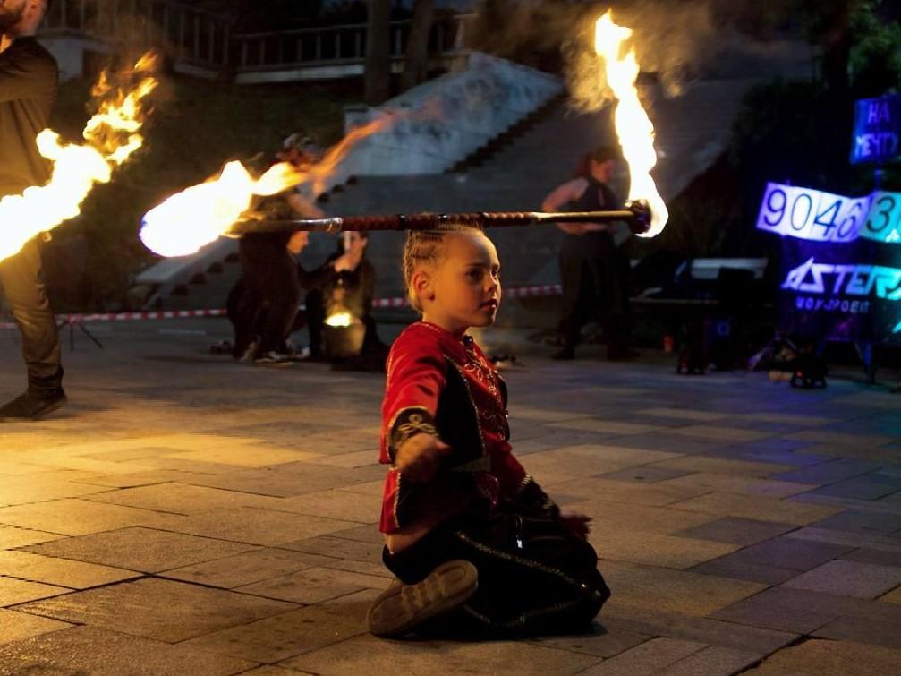 8-летняя пермячка Лиза покоряет фаер-шоу и готовится к фестивалю в Ельце