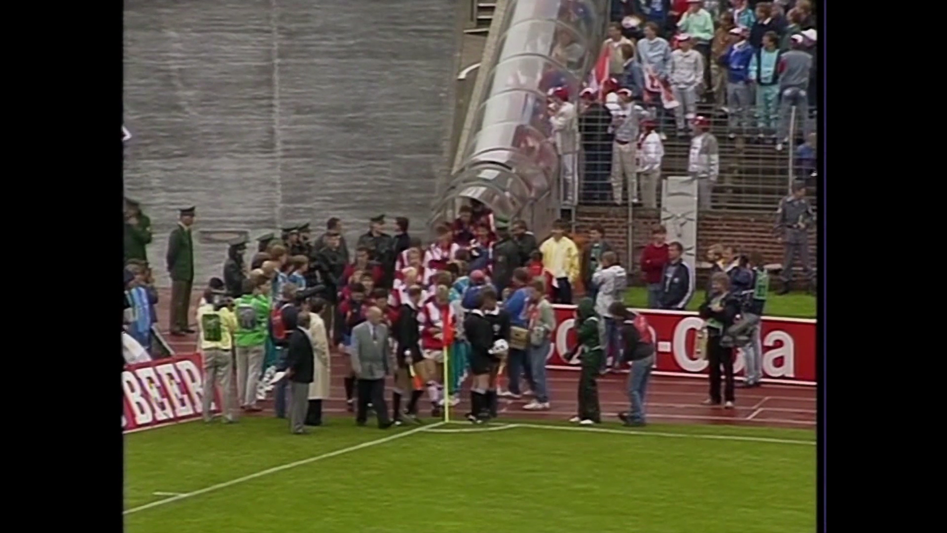 UEFA.Euro.1988.06.11.DEN-ESP.1080p50.EN.ES.mkv_000002060.png