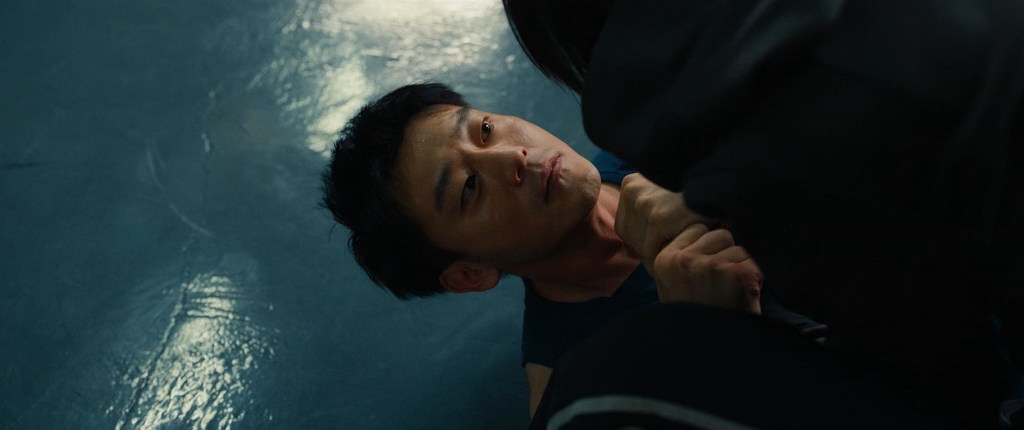 The_Shadows_Edge.2025.D.BDRip-AVC.mkv_snapshot_00.34.54.676.jpg