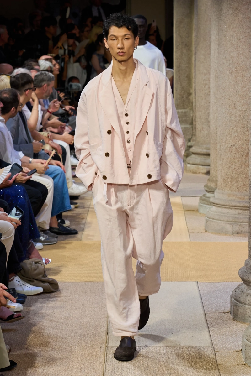 00138-giorgio-armani-spring-2027-menswear-credit-gorunway.webp