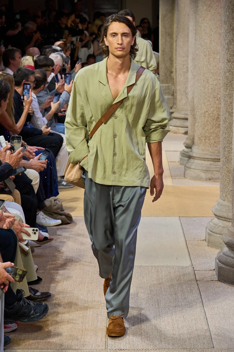 00024-giorgio-armani-spring-2027-menswear-credit-gorunway.webp