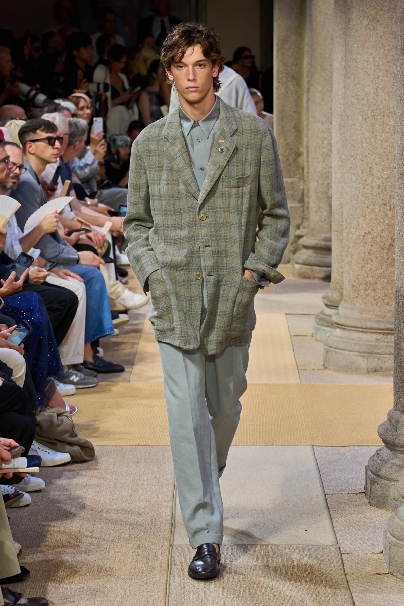 00073-giorgio-armani-spring-2027-menswear-credit-gorunway.webp