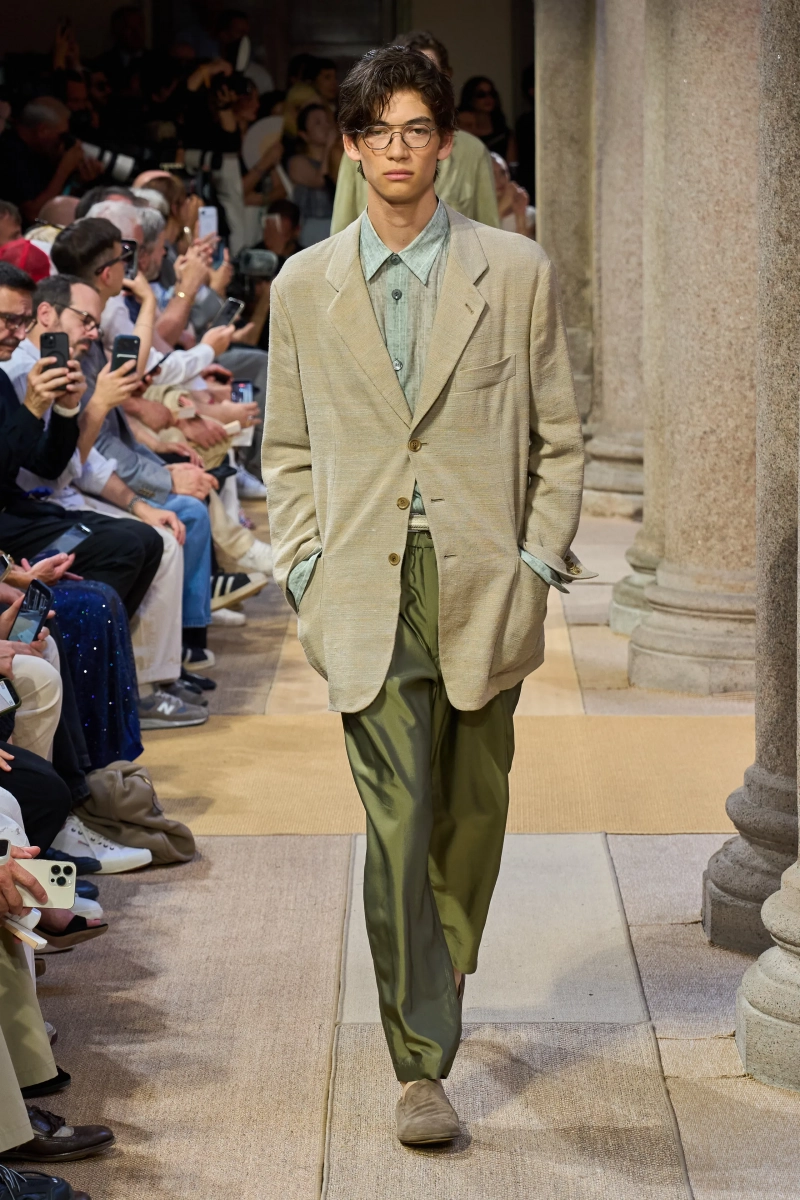 00011-giorgio-armani-spring-2027-menswear-credit-gorunway.webp