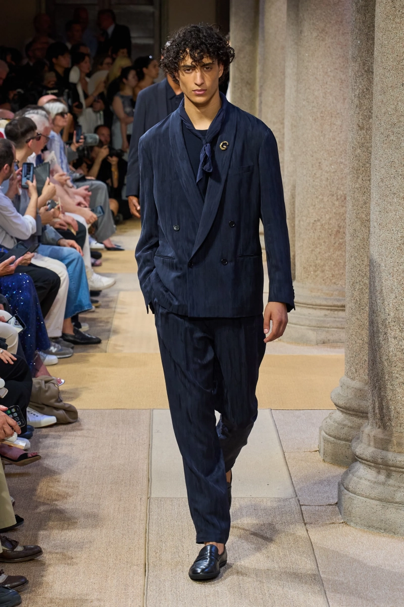 00130-giorgio-armani-spring-2027-menswear-credit-gorunway.webp