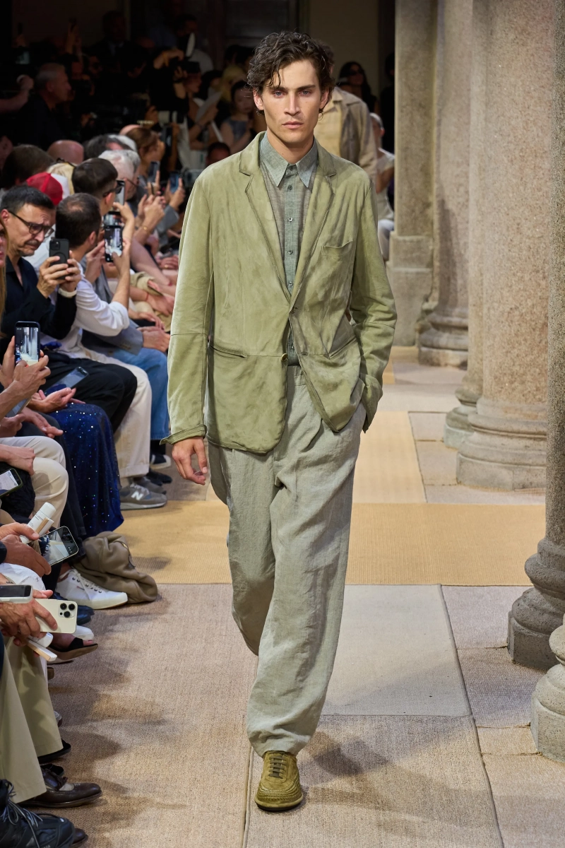00012-giorgio-armani-spring-2027-menswear-credit-gorunway.webp