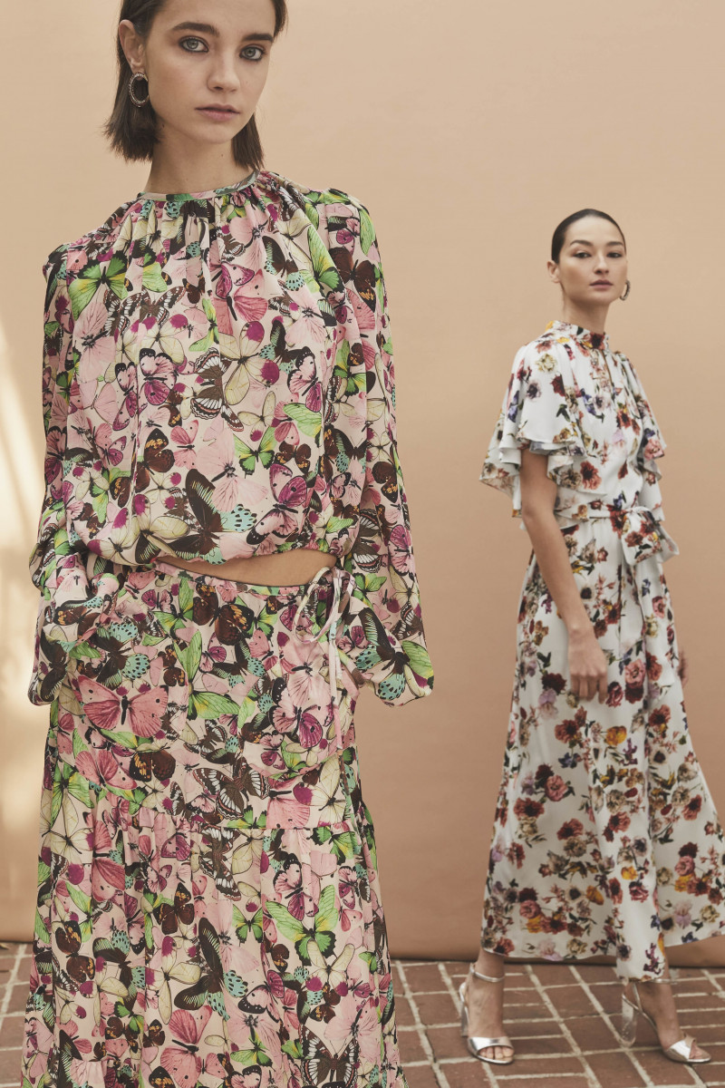 00006-monique-Lhuillier-fall-2019.jpg