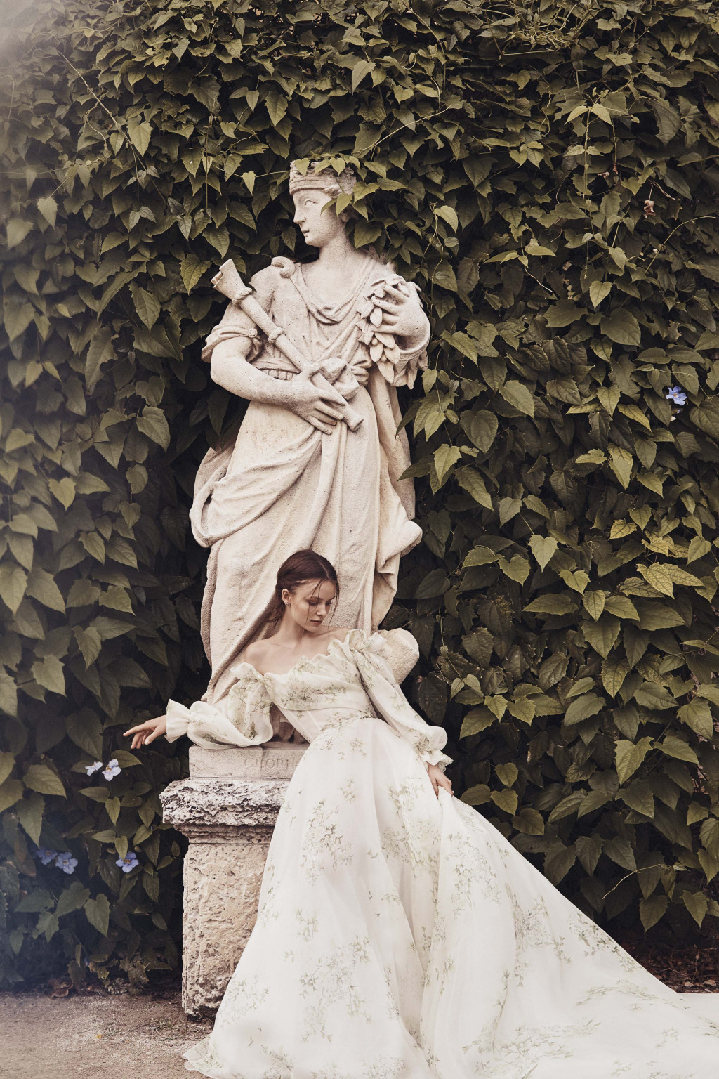 00003-Monique-Lhuillier-New-York-Bridal-Spring-2020-credit-Jennifer-Massaux.jpg