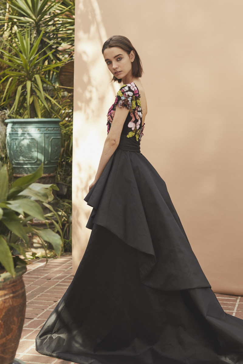00007-monique-Lhuillier-fall-2019.jpg