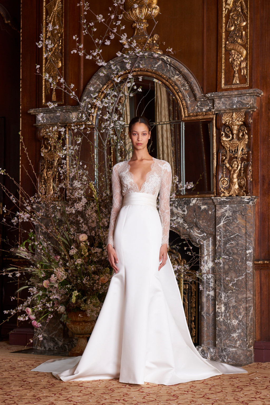 002-MoniqueLhuillier_Spring_2019_Bridal_Look_2_Albertine.jpg