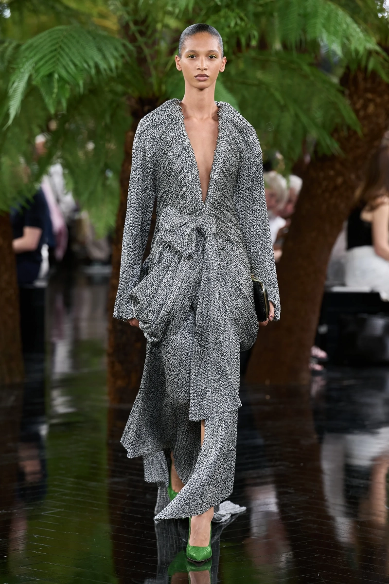 00012-christian-dior-fall-2026-couture-credit-gorunway.webp