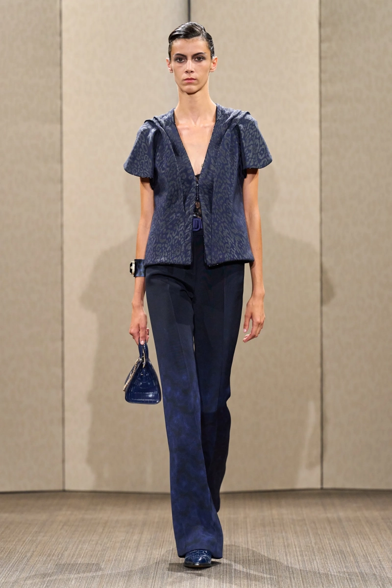 00019-armani-prive-fall-2026-couture-credit-gorunway.webp