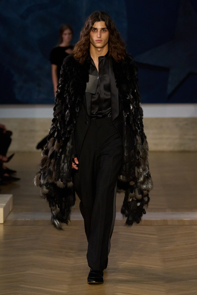 00049-fendi-fall-2026-couture-credit-gorunway.webp