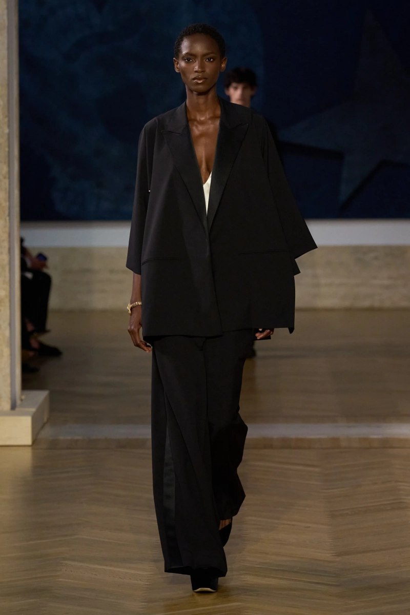 00005-fendi-fall-2026-couture-credit-gorunway.webp