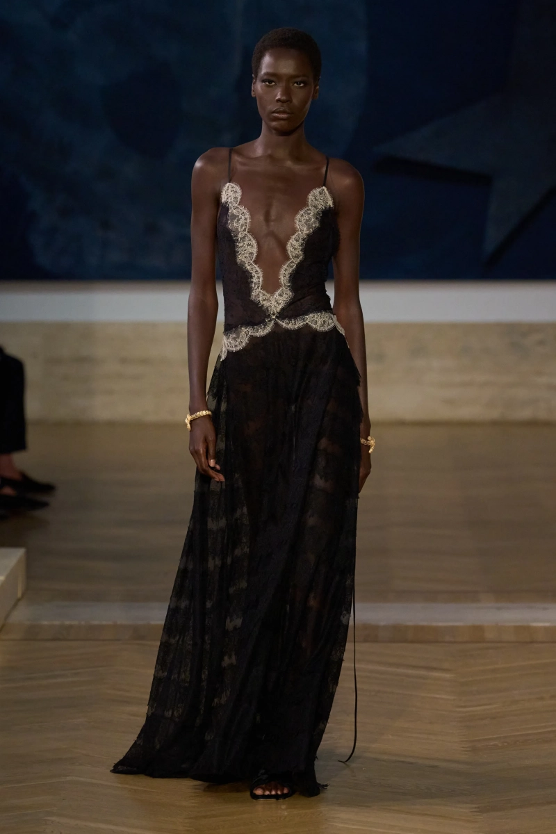 00069-fendi-fall-2026-couture-credit-gorunway.webp