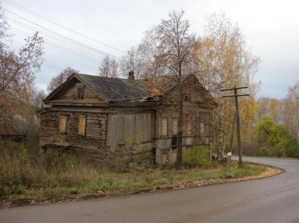 В Ильинском выставили на торги два исторических особняка XIX века